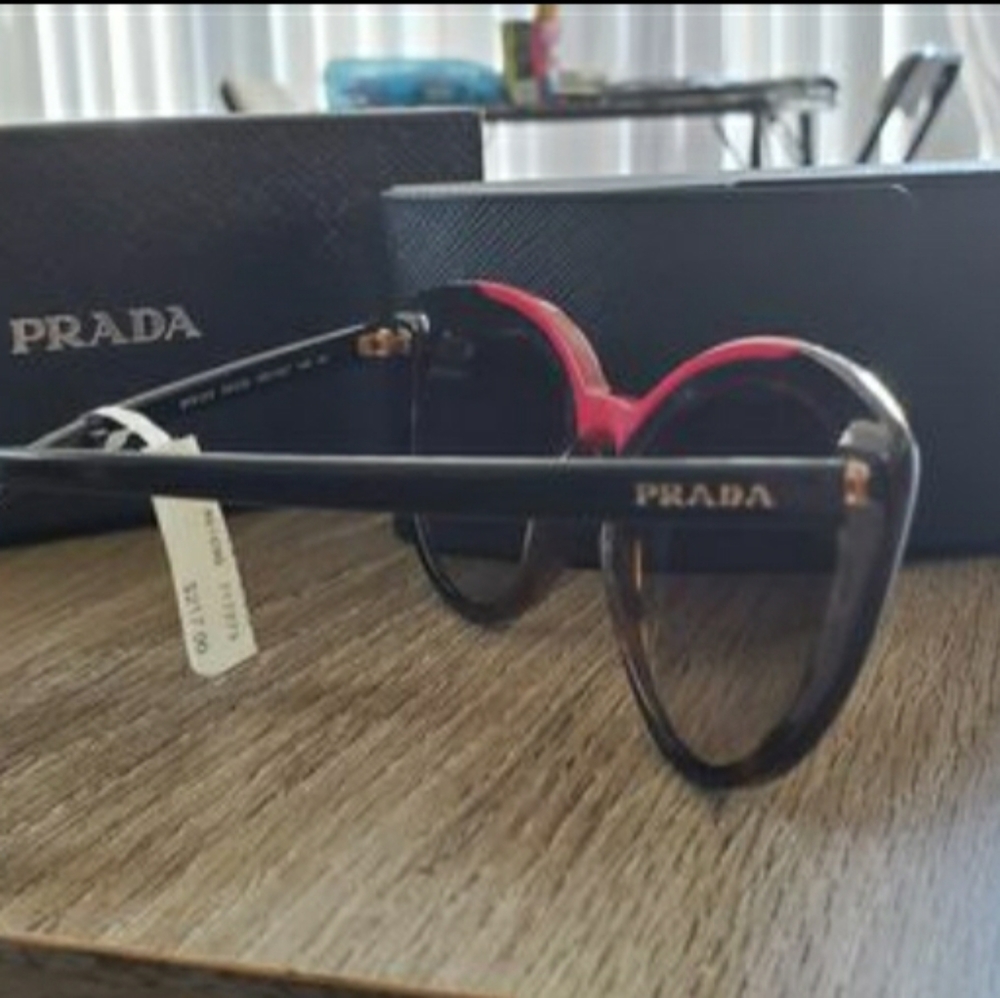 ⛔ SOLD Prada sunglasses - Picture 3 of 5